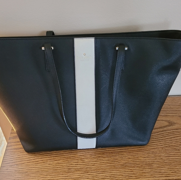 Purse - Picture 1 of 3